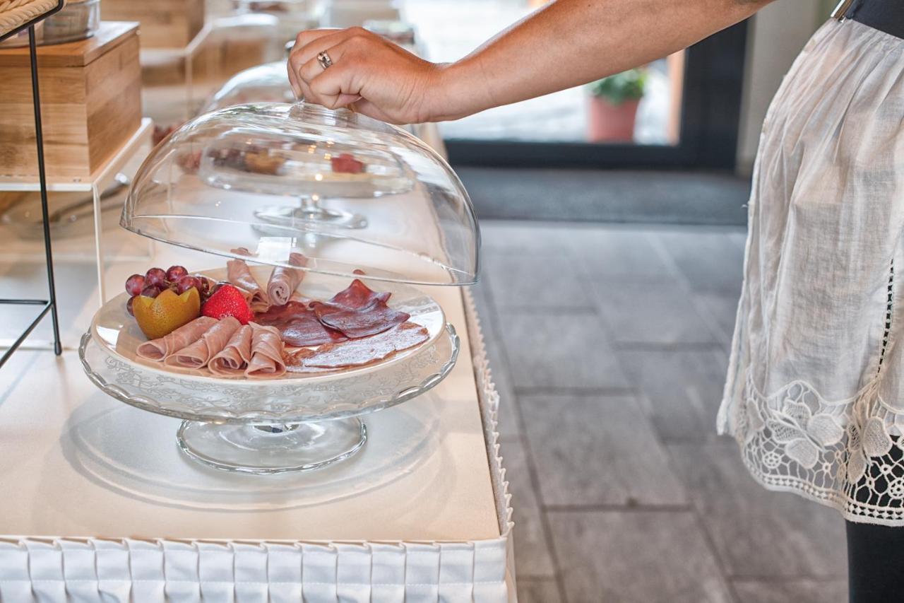 Loren - Contact & Contactless Check-in 3* Uster