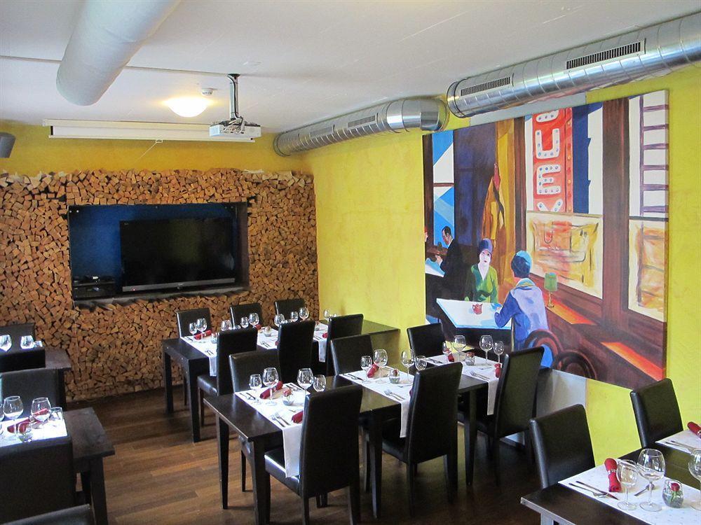 Loren - Contact & Contactless Check-in Uster